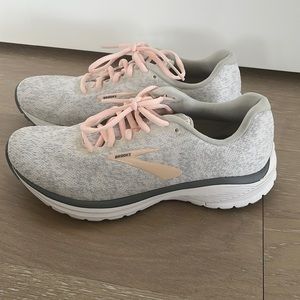 Brooks Anthem 2 Running Shoe new without box grey/pink